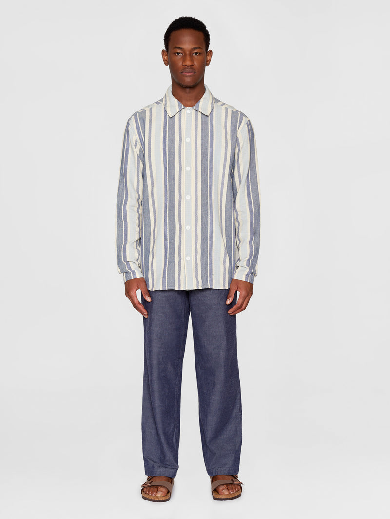 KnowledgeCotton Apparel - MEN Loose jacquard woven striped shirt - GOTS/Vegan Shirts 8021 Blue stripe