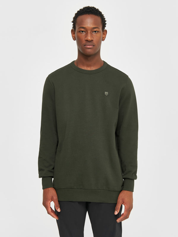 KnowledgeCotton Apparel - MEN Basic badge sweat Sweats 1090 Forrest Night